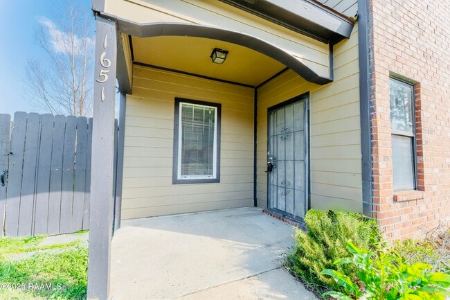 1651 Clear Lake Ave in Baton Rouge, LA - Building Photo - Building Photo