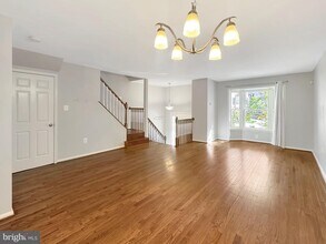 38 Carriage House Cir in Alexandria, VA - Building Photo - Building Photo