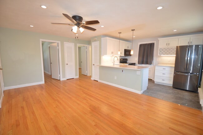 18 Austin Ct, Unit D in Saugus, MA - Building Photo - Building Photo