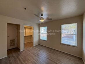 2442 NW 39th St, Unit 109 in Oklahoma City, OK - Foto de edificio - Building Photo