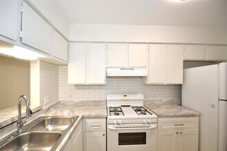 1202 Southport Dr in Austin, TX - Building Photo - Building Photo