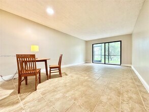 8001 Fairview Dr, Unit 107 in Tamarac, FL - Building Photo - Building Photo