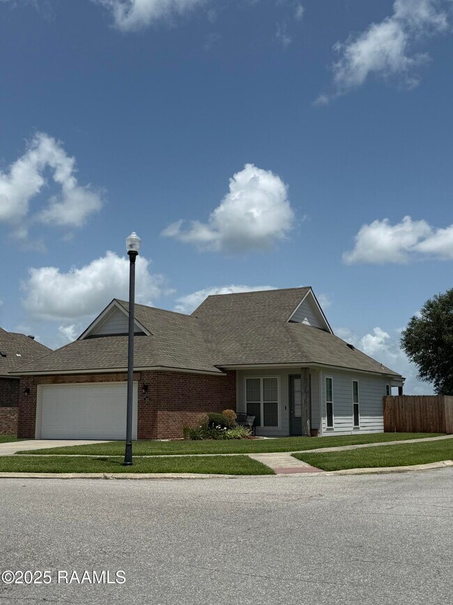 300 Adelaide Dr in Lafayette, LA - Building Photo - Building Photo