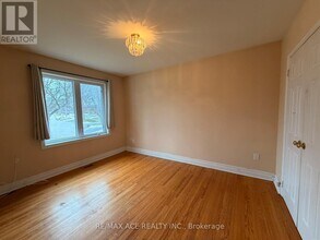 48 Ronway Crescent in Toronto, ON - Building Photo - Building Photo