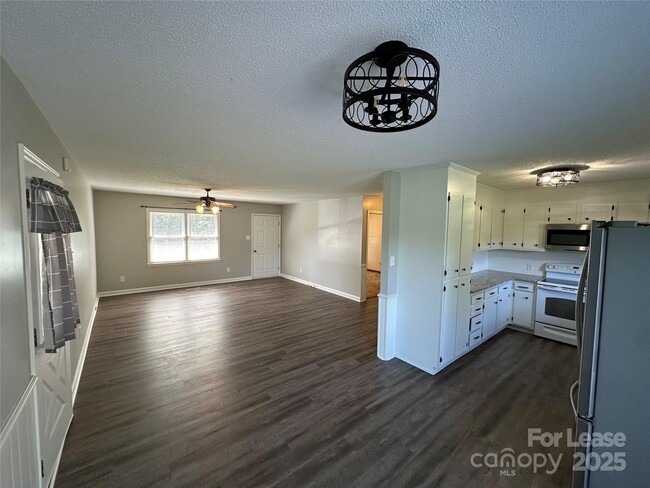 147 Sinclair Rd in Mooresville, NC - Building Photo - Building Photo