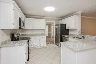 911 Rolling Meadows Dr in Loganville, GA - Building Photo - Building Photo