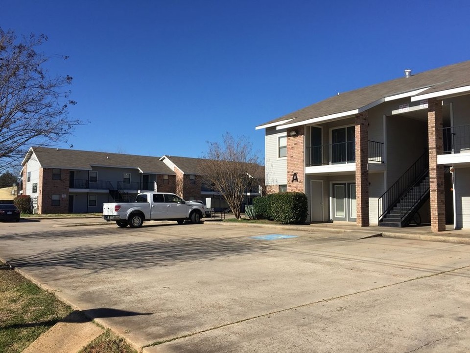 North Gate Village Apartments in Bossier City, LA - Building Photo