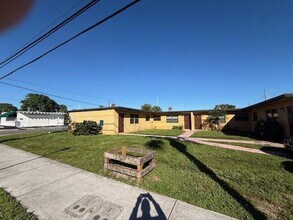 2840 Avenue S A Ave in Riviera Beach, FL - Foto de edificio - Building Photo
