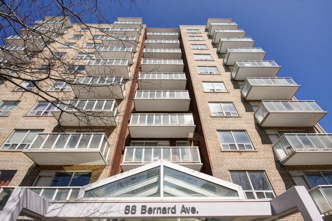 88 Bernard Ave in Toronto, ON - Building Photo - Building Photo