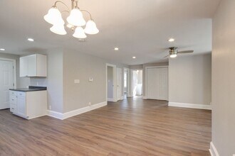 1279 Daniel St in Clarksville, TN - Building Photo - Building Photo