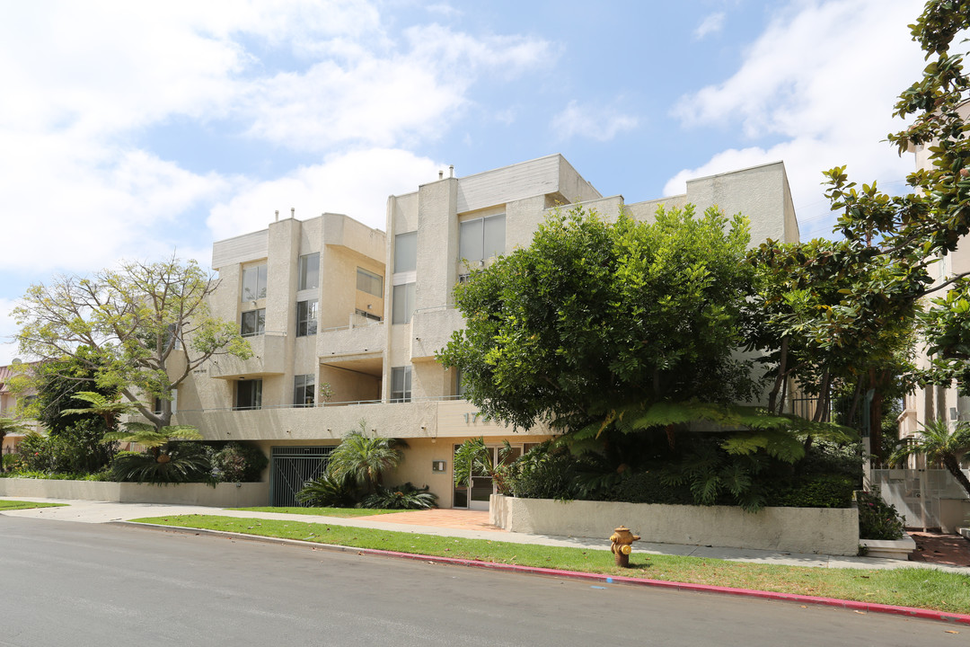 1733 Glendon Ave in Los Angeles, CA - Building Photo