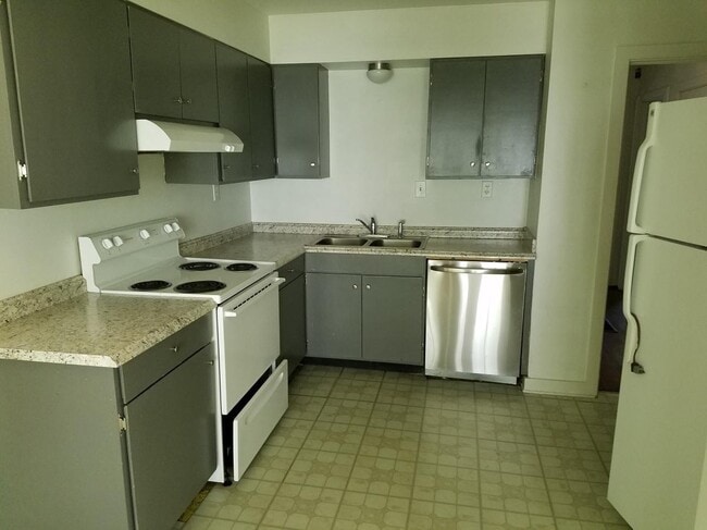 property at 3 Sherwood Ln