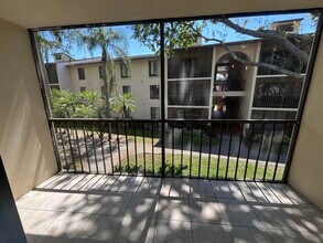 201 Foxtail Dr in Greenacres, FL - Building Photo - Building Photo