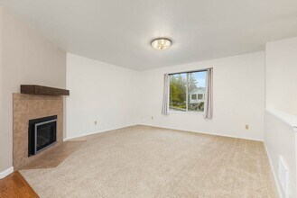 14430 SE 194th St in Renton, WA - Building Photo - Building Photo