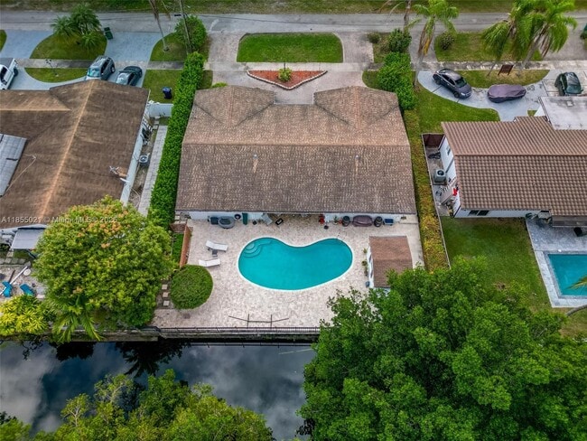 2325 NE 191st St in Aventura, FL - Building Photo - Building Photo