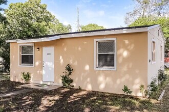 2323 NW 12th Ct in Fort Lauderdale, FL - Building Photo - Building Photo