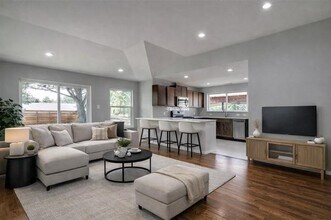 9036 Clearwater Dr in Dallas, TX - Building Photo - Building Photo