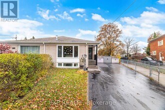 1301 Freeport Dr in Mississauga, ON - Building Photo - Building Photo