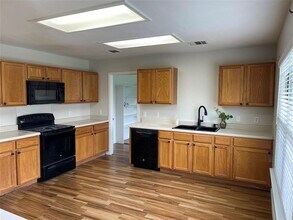 219 Cottontail Dr in Leander, TX - Foto de edificio - Building Photo