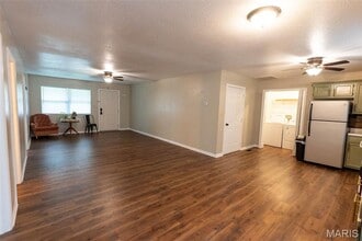 1136 Amanda St in St James, MO - Building Photo - Building Photo