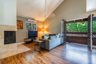 906 N Kings Rd, Unit #1 in West Hollywood, CA - Building Photo - Building Photo