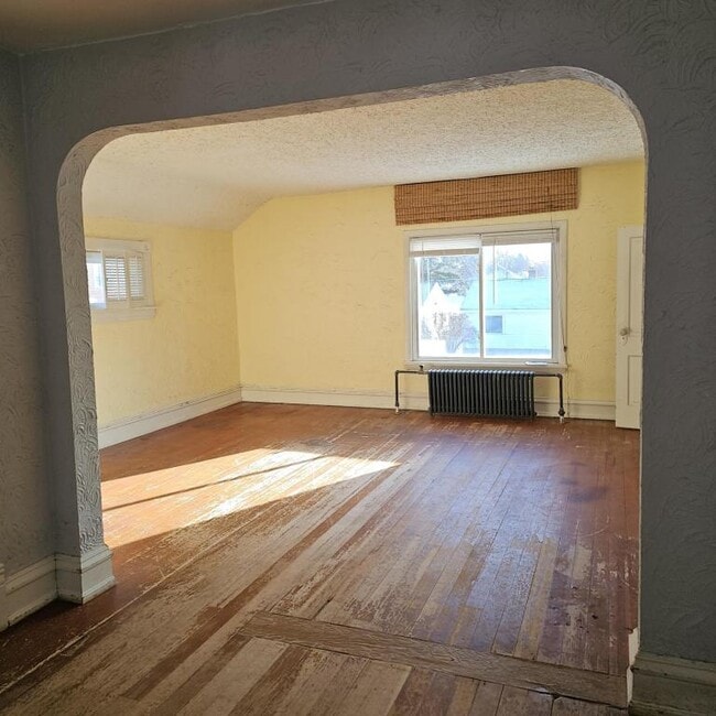 property at 208 W 3rd Ave