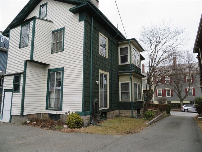 92 Hillman St, Unit 2 in New Bedford, MA - Building Photo - Building Photo