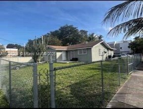 5785 SW 62nd St in Miami, FL - Building Photo - Building Photo