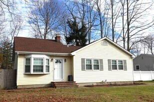 227 N Country Rd in Miller Place, NY - Building Photo