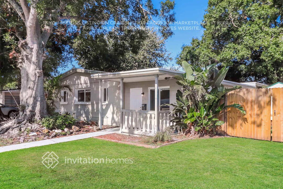 7630 18th St N in St. Petersburg, FL - Building Photo