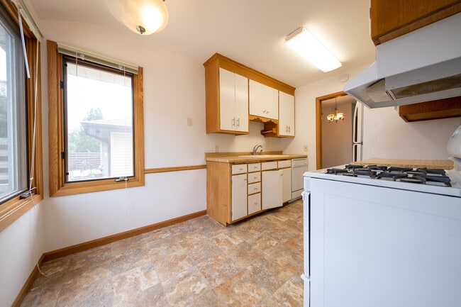 4721 Chatham Rd in Columbia Heights, MN - Building Photo - Building Photo