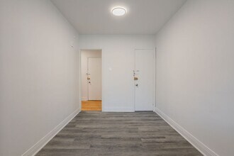 4840 Édouard-Montpetit Boul in Montréal, QC - Building Photo - Building Photo