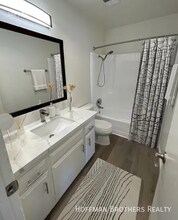 301 Avocado St in Costa Mesa, CA - Building Photo - Building Photo