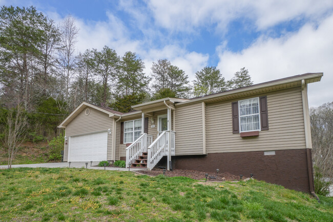 904 Tramel Rd in Sevierville, TN - Building Photo - Building Photo