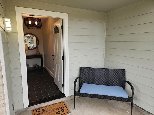 property at 2123 Quail Valley E Dr