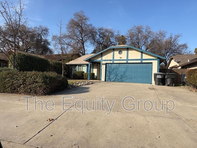 4824 W Crowley Ct in Visalia, CA - Foto de edificio - Building Photo