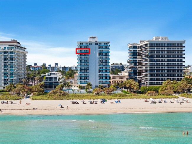 9511 Collins Ave in Surfside, FL - Foto de edificio - Building Photo