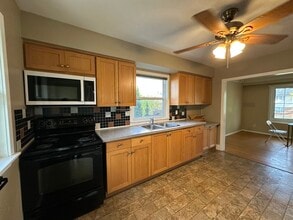 183 Grove Park Dr in Burlington, ON - Building Photo - Building Photo