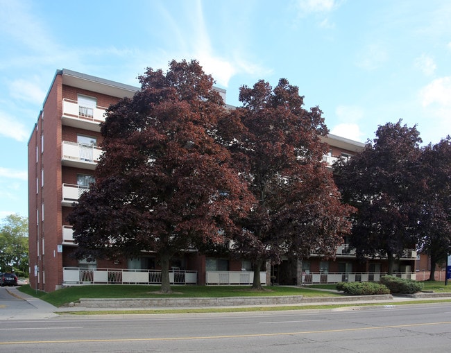 Glendale Towers in Hamilton, ON - Building Photo - Building Photo