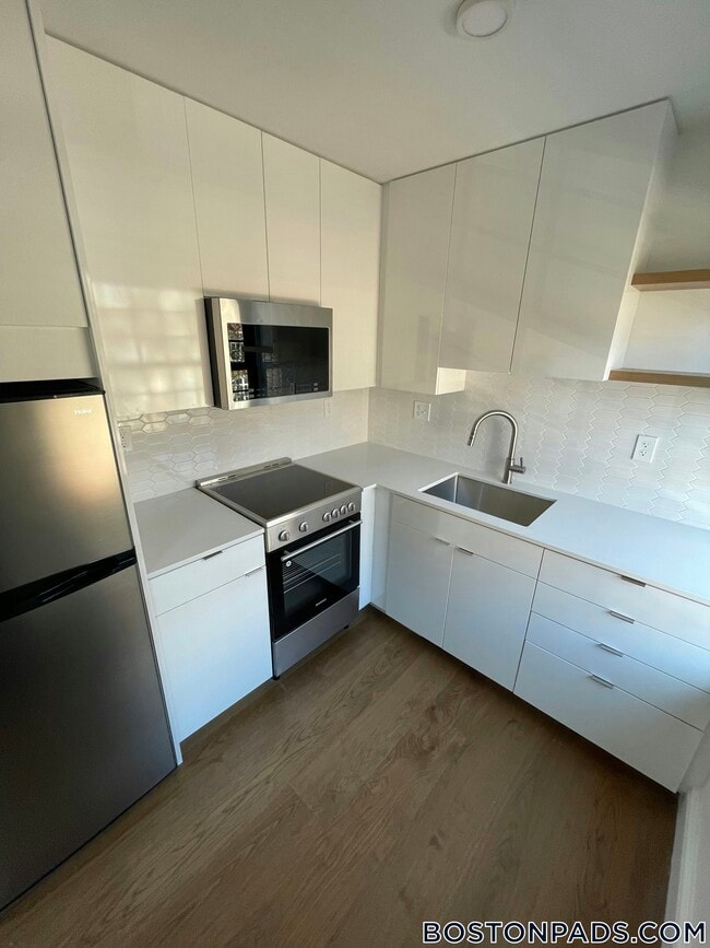 1200 Massachusetts Ave, Unit 218 in Cambridge, MA - Building Photo - Building Photo