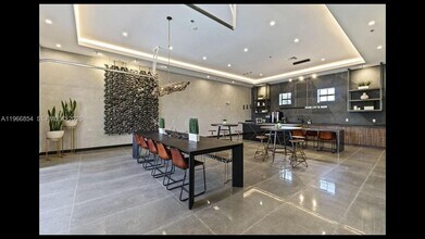 7850 Pasadena Blvd in Pembroke Pines, FL - Foto de edificio - Building Photo