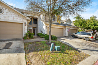 3300 Forest Creek Dr in Round Rock, TX - Building Photo - Building Photo