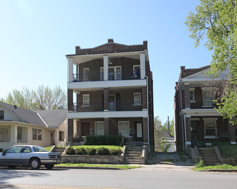 3213 St John Ave in Kansas City, MO - Building Photo