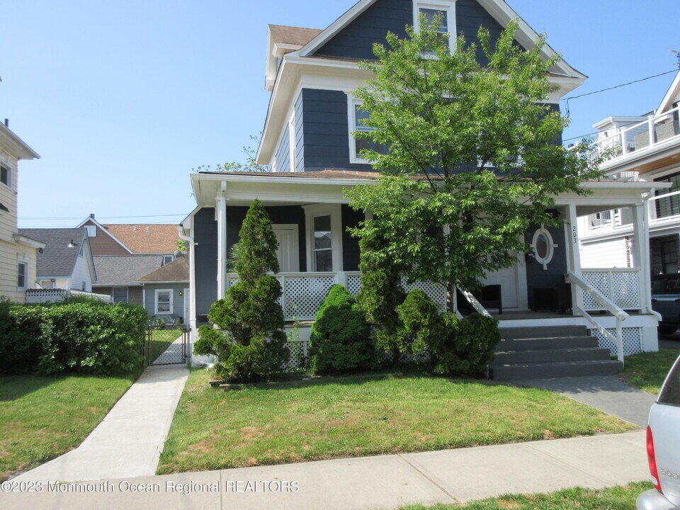203 13th Ave in Belmar, NJ - Building Photo