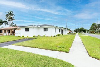 510 SE 3rd Ave in Dania Beach, FL - Foto de edificio - Building Photo