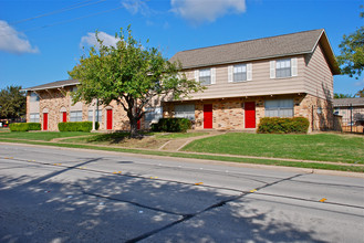 Westwood Townhomes in Duncanville, TX - Building Photo - Building Photo