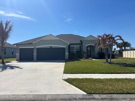 718 Lyndall Ln in Palm Bay, FL - Building Photo