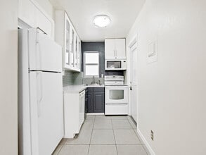 2238 Monroe St in Hollywood, FL - Building Photo - Building Photo