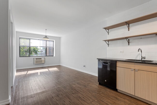 6134 N Kenmore Ave in Chicago, IL - Building Photo - Building Photo