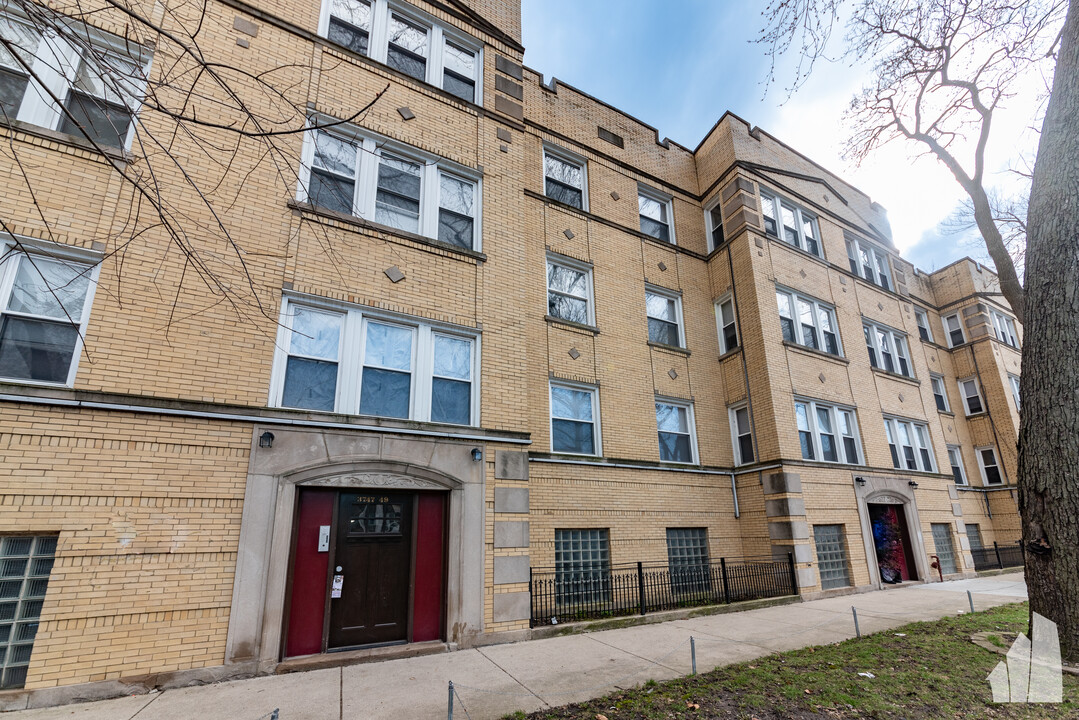 3751 W Sunnyside Ave, Unit 47-3 in Chicago, IL - Building Photo